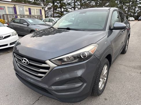 Used 2018 Hyundai Tucson SE image 2