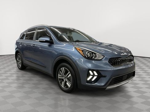 Used 2022 Kia Niro EX Premium image 3