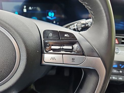 Used 2024 Hyundai Elantra Limited image 12