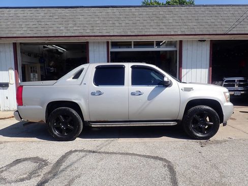 Used 2007 Chevrolet Avalanche LT w/ LT Preferred Equipment Group AWD/4WD image 29