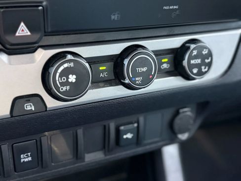 Used 2020 Toyota Tacoma SR image 32