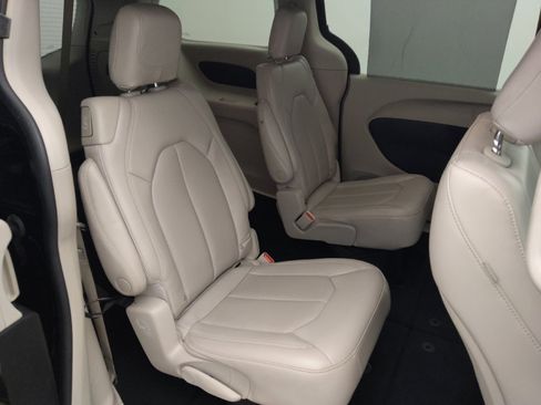 Used 2021 Chrysler Voyager Lxi FWD image 19