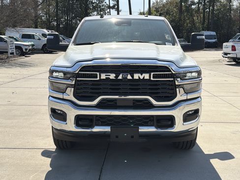 Used 2025 RAM 2500 Big Horn AWD/4WD image 3
