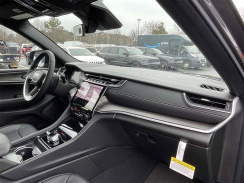 New 2025 Jeep Grand Cherokee L Limited image 15