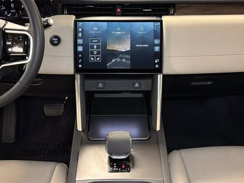Used 2024 Land Rover Discovery Sport S image 19