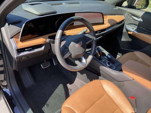 Certified 2024 Cadillac XT4 Sport AWD/4WD image 2