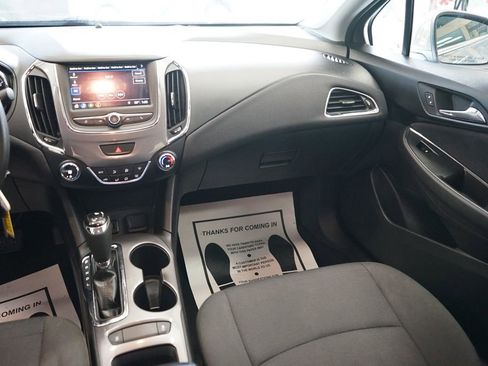 Used 2019 Chevrolet Cruze LT FWD image 10