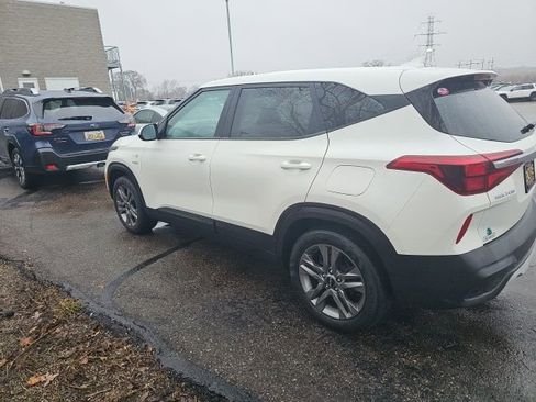 Certified 2023 Kia Seltos LX image 3