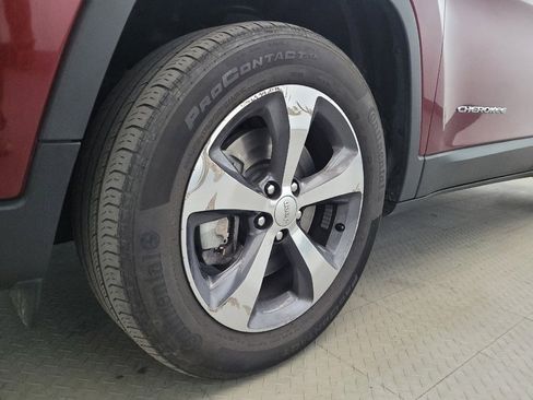 Used 2019 Jeep Cherokee Limited AWD/4WD image 31