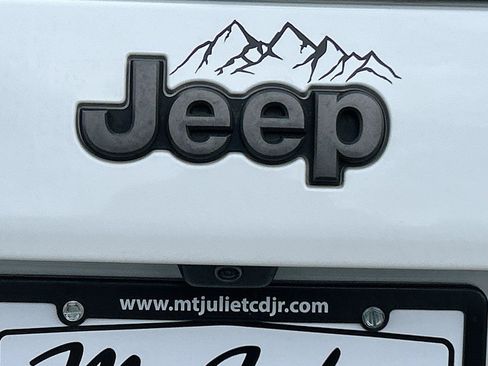 Used 2019 Jeep Cherokee Trailhawk w/ Cold Weather Group AWD/4WD image 12