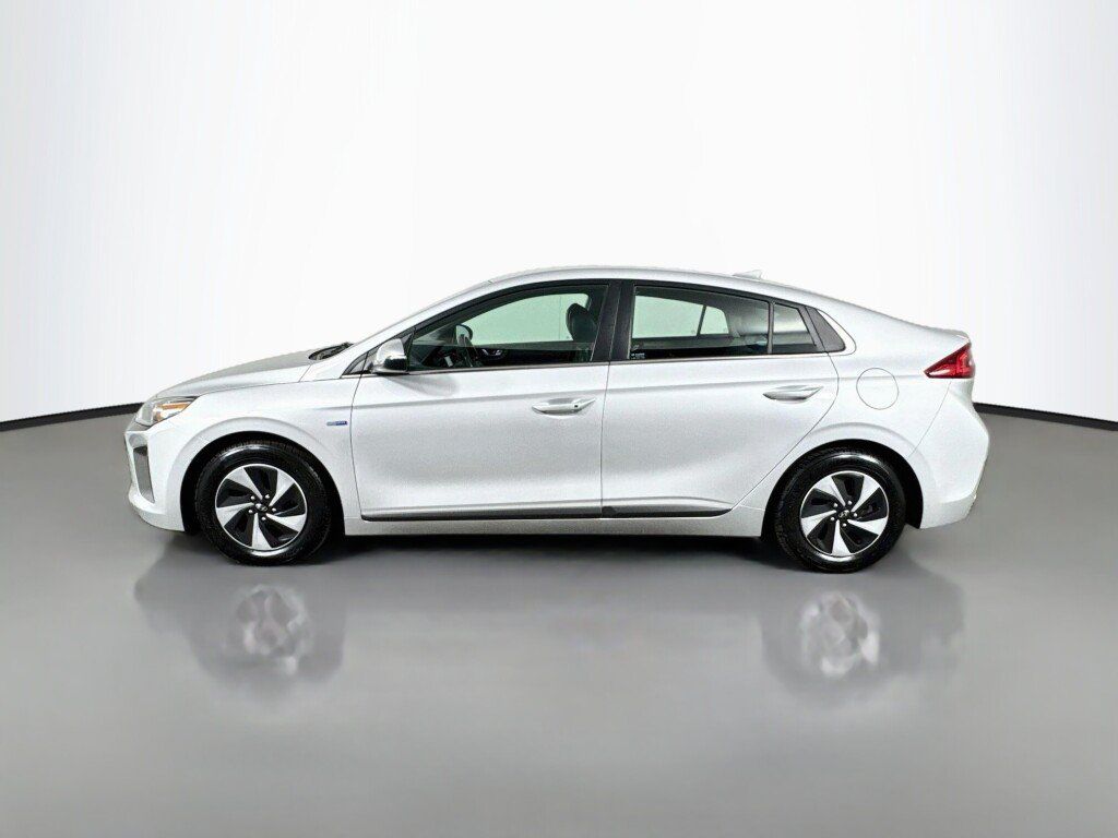 Used 2017 Hyundai Ioniq SEL w/ Tech Package 02 FWD image 2