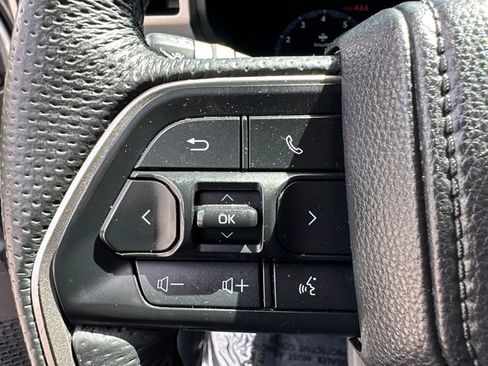 Certified 2025 Toyota Tacoma TRD Off-Road AWD/4WD image 32
