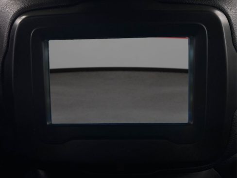 Used 2020 Jeep Renegade Latitude w/ Cold Weather Group image 31