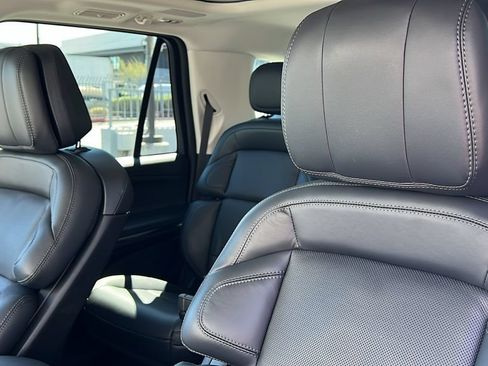 New 2025 Lincoln Navigator Reserve AWD/4WD image 7