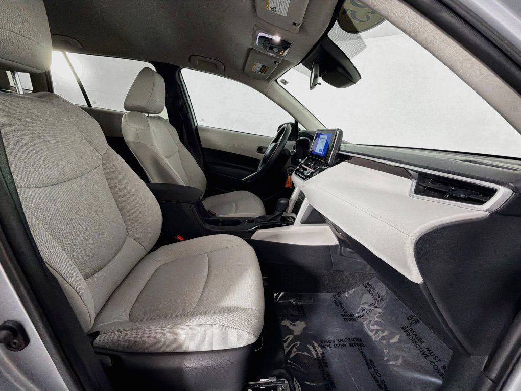 Used 2025 Toyota Corolla Cross L FWD image 30