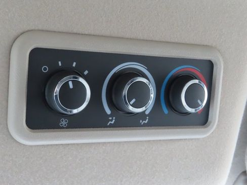 Used 2025 Chevrolet Express 3500 LT image 30