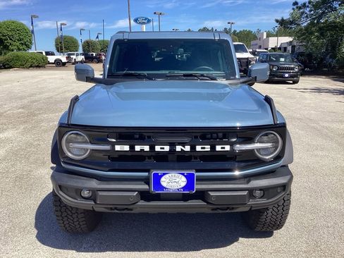 New 2025 Ford Bronco Outer Banks w/ Sasquatch Package AWD/4WD image 2