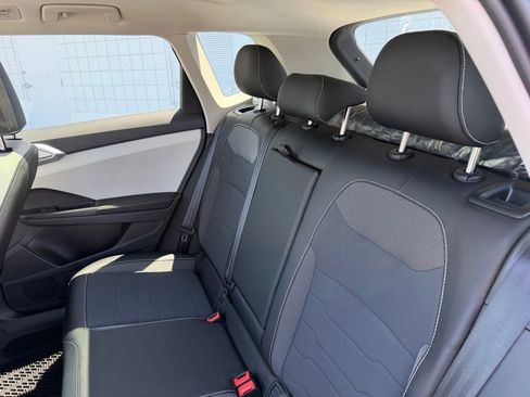 New 2026 Volkswagen Taos SE FWD image 18