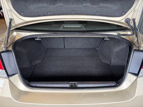 Used 2010 Subaru Legacy 2.5i Limited AWD/4WD image 26