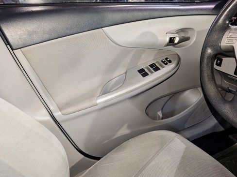 Used 2012 Toyota Corolla LE image 29