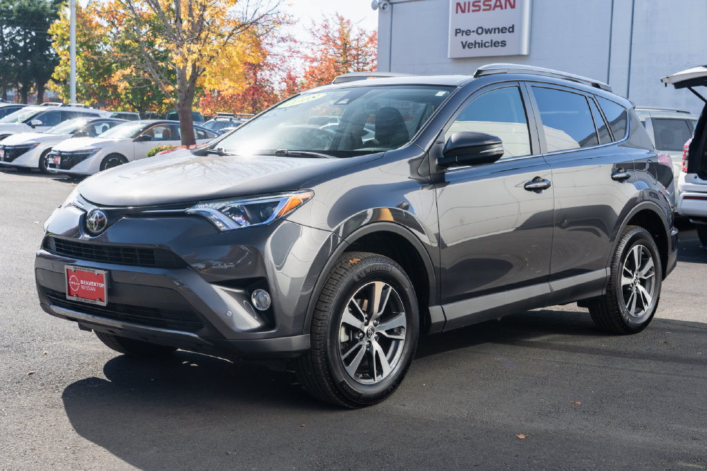 Used 2018 Toyota RAV4 XLE AWD/4WD image 3