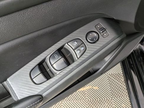 Used 2024 Nissan Altima 2.5 SV FWD image 11