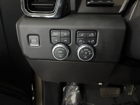 Used 2023 GMC Sierra 1500 AT4 w/ AT4 Premium Package AWD/4WD image 13