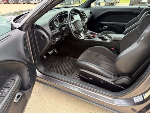 Used 2016 Dodge Challenger R/T Scat Pack w/ Leather Interior Group RWD image 5
