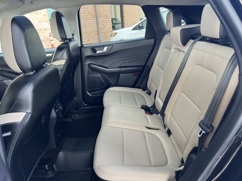 Used 2022 Ford Escape SEL image 17