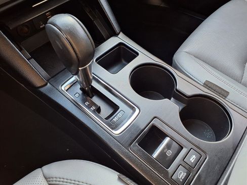 Used 2018 Subaru Outback 2.5i Limited image 12