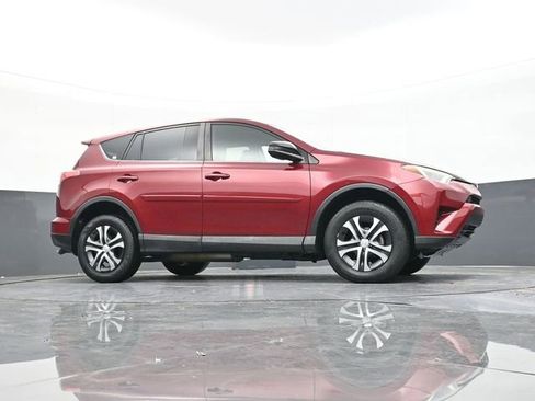 Used 2018 Toyota RAV4 LE image 46