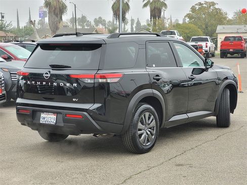 Used 2024 Nissan Pathfinder SV image 5