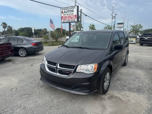 Used 2018 Dodge Grand Caravan SE w/ UConnect Hands-Free Group FWD image 2
