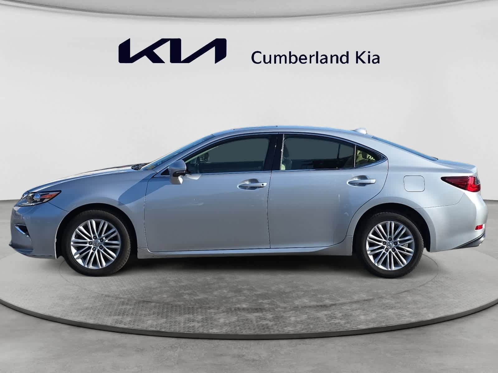 Used 2017 Lexus ES 350 w/ Premium Package FWD image 2