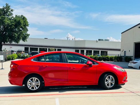 Used 2017 Chevrolet Cruze LT w/ Convenience Package FWD image 12