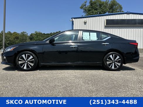 Used 2022 Nissan Altima 2.5 SV image 2
