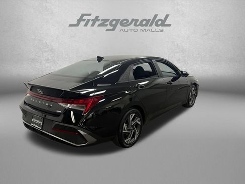 Used 2025 Hyundai Elantra SEL FWD image 6