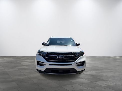 Used 2020 Ford Explorer XLT w/ Equipment Group 202A RWD image 2