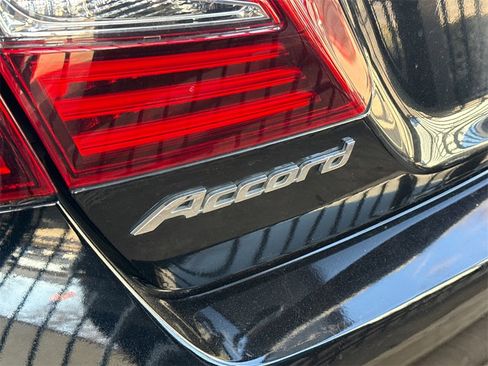 Used 2017 Honda Accord EX image 8