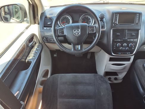 Used 2018 Dodge Grand Caravan SE FWD image 8