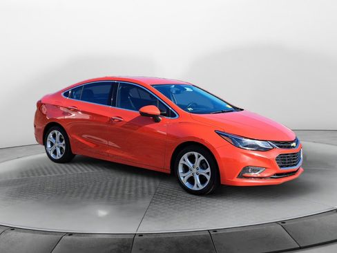 Used 2017 Chevrolet Cruze Premier image 1