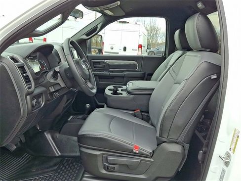 Used 2024 RAM 2500 Tradesman w/ Chrome Appearance Group image 8