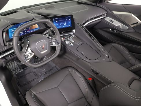 Used 2024 Chevrolet Corvette Stingray Preferred Conv w/ 2LT image 28