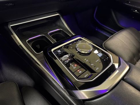 Used 2023 BMW 740i image 21