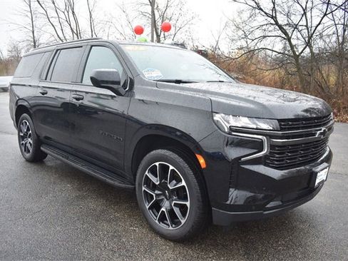 Used 2022 Chevrolet Suburban RST w/ Sport Performance Package image 10