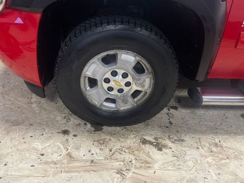 Used 2011 Chevrolet Avalanche LS AWD/4WD image 11