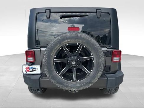 Used 2016 Jeep Wrangler Unlimited Sahara w/ Connectivity Group AWD/4WD image 5