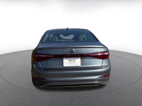 Used 2025 Volkswagen Jetta SE image 12