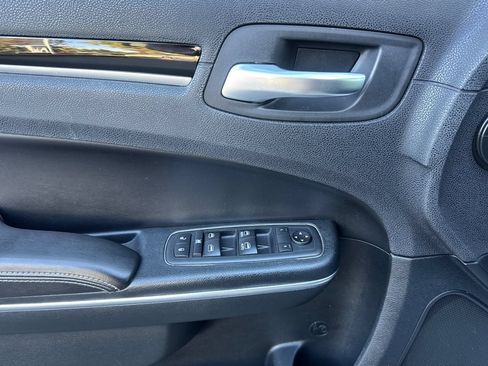 Used 2018 Chrysler 300 S AWD/4WD image 12