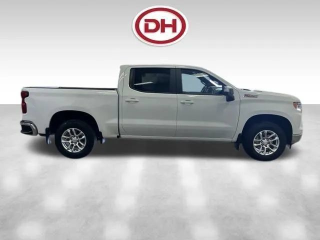 Used 2023 Chevrolet Silverado 1500 LT AWD/4WD image 2